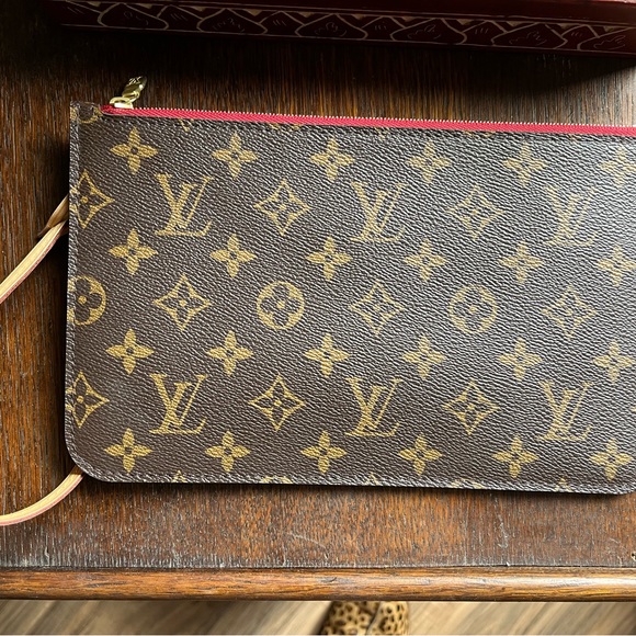 COPY - Authentic Louis Vuitton Monogram Neverfull GM Red Interior Wristlet Clut… - Picture 3 of 12